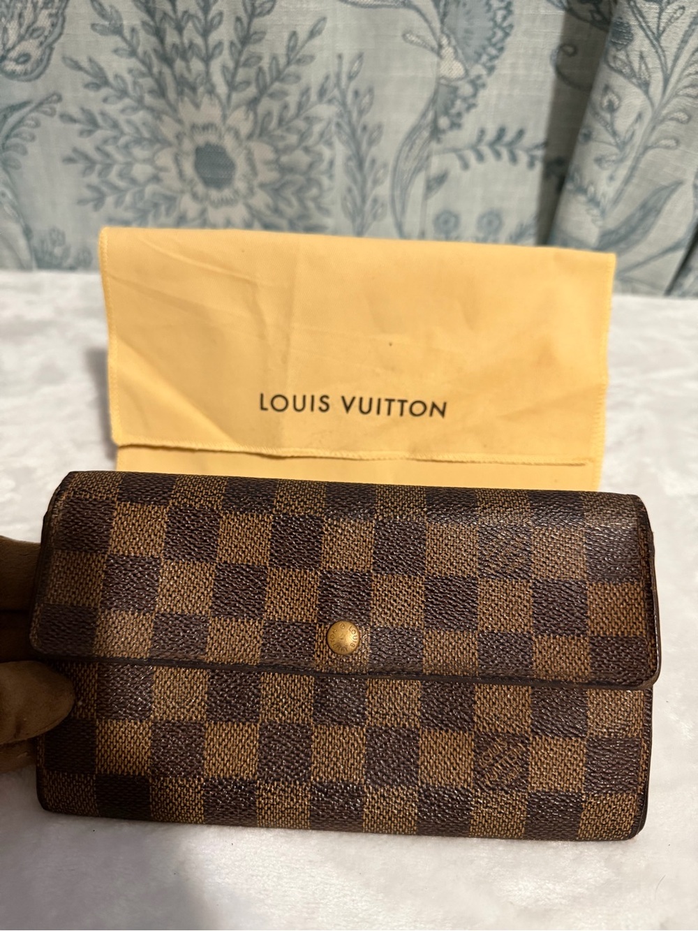 Louis Vuitton Damier Ebene sarah wallet Checkered - Brown with Gold Snap